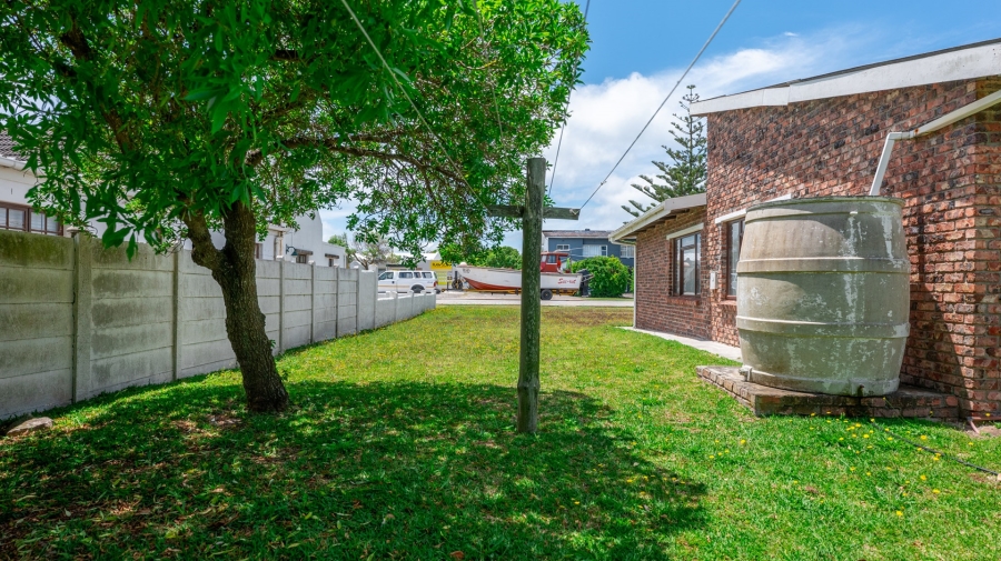 4 Bedroom Property for Sale in Struisbaai Western Cape